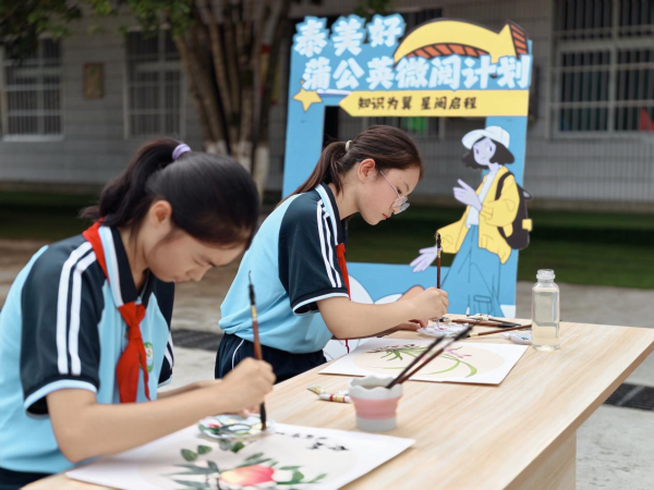 学生现场画画